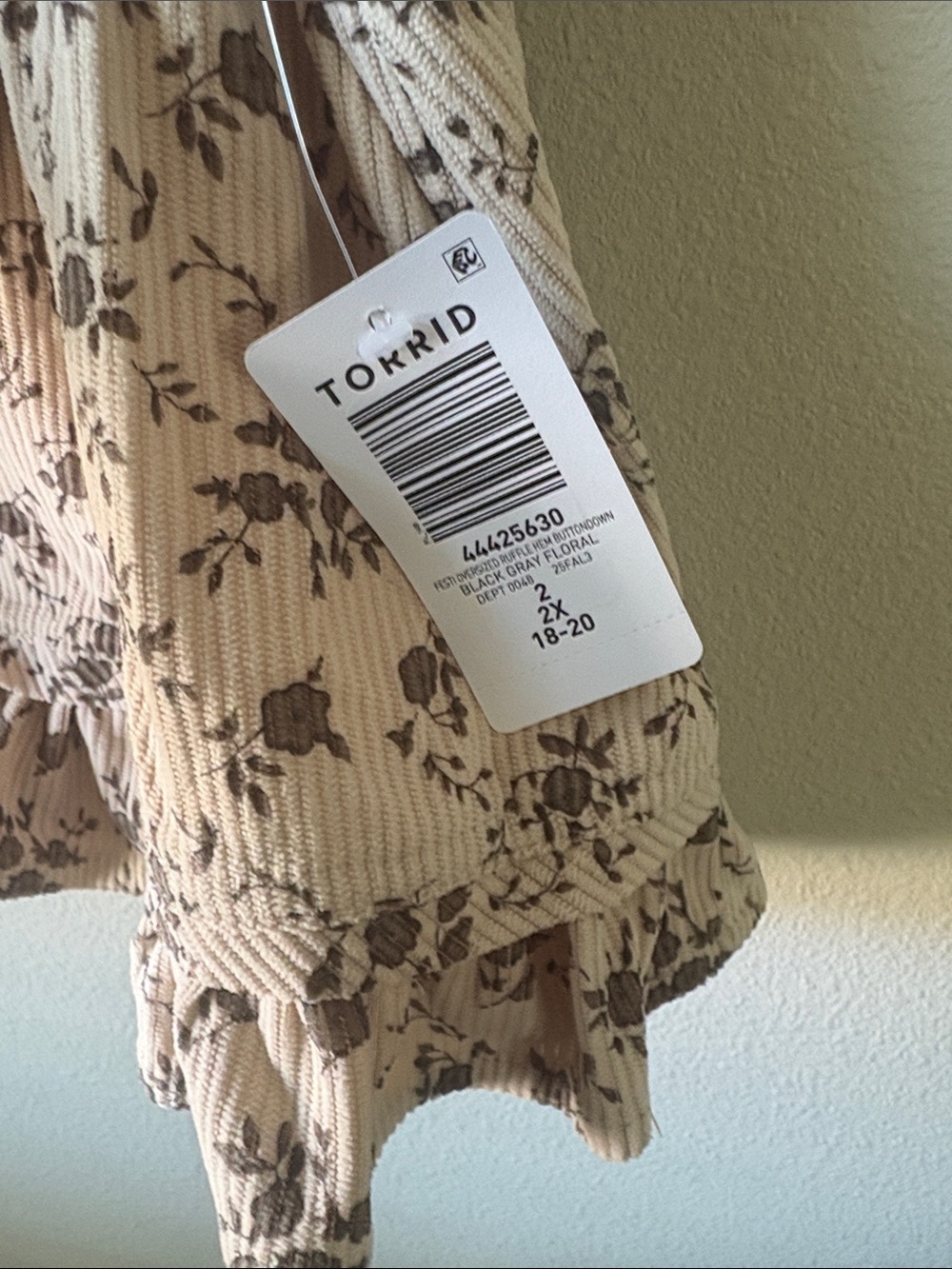 Torrid Button Top - Picture 3 of 5